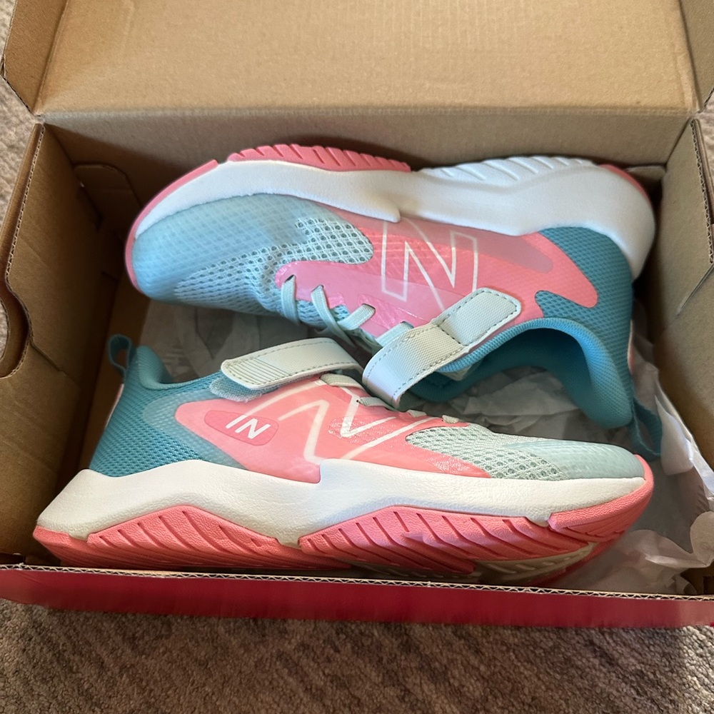 NEW New Balance Kids Rave Run Bungee Sneakers with Strap